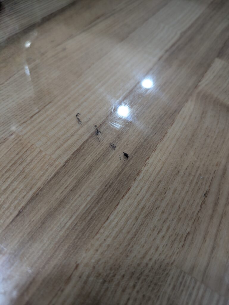 テーブルマットの油性ペン汚れ