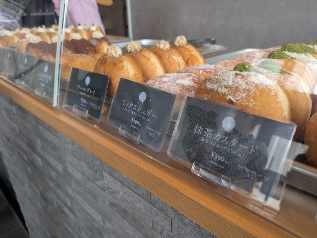 生ドーナツショーケース
