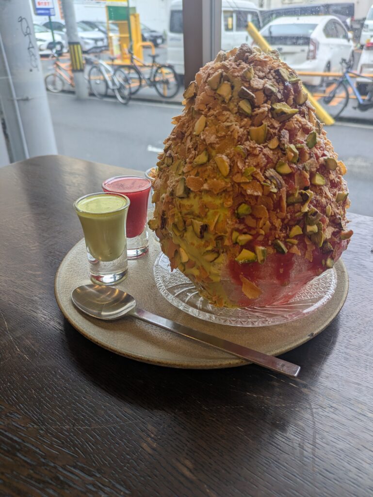 いちごとピスタチオのかき氷